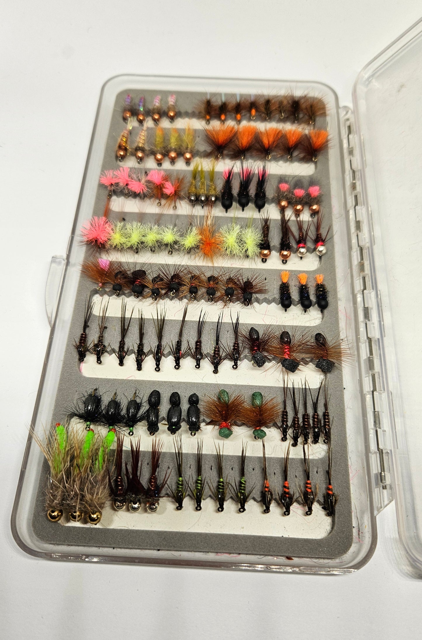 Allround set of mixed nymphs and dryflies in a box