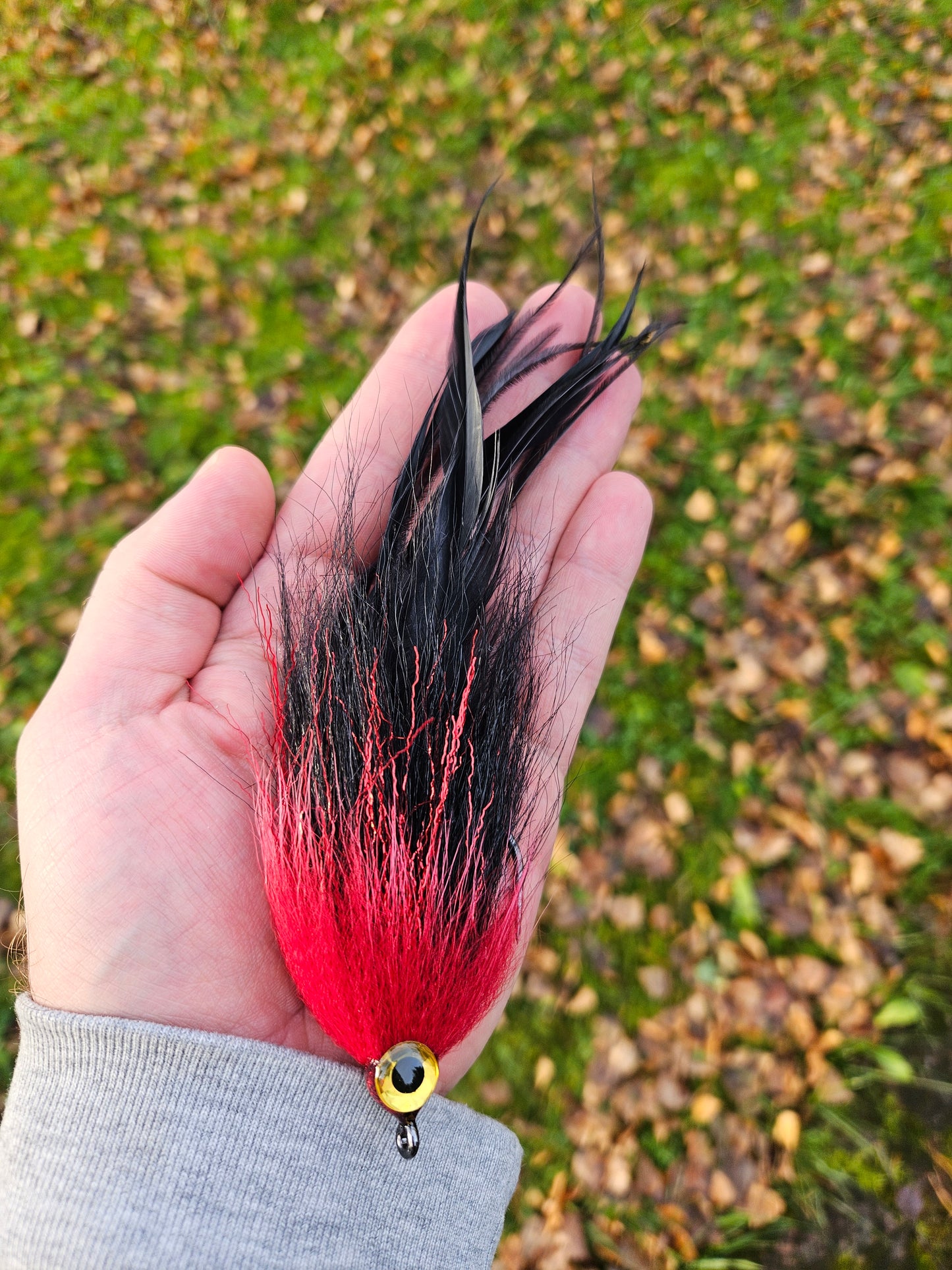 Black/red pike/musky predator fly